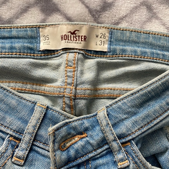 HOLLISTER RIPPED JEANS - Picture 3 of 5